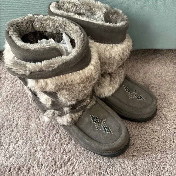 Manitobah Gray Suede Beaded Mukluks Women’s Size 9 - Picture 9 of 9